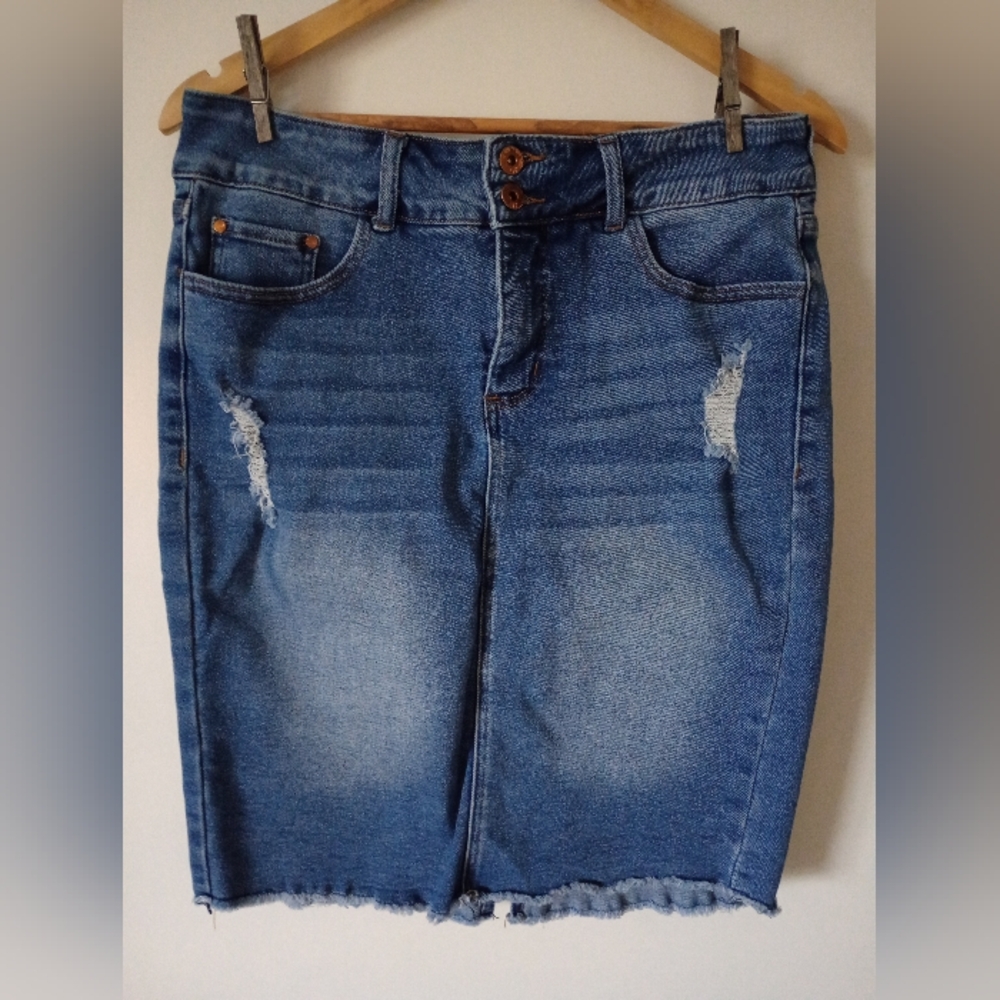 !iT Tatiana Distressed Denim Mini Skirt with Pockets Size 10